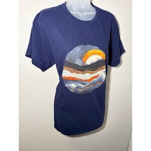 Artistic Abstract Mountain & Sun Graphic Tee - Navy Blue, Size L